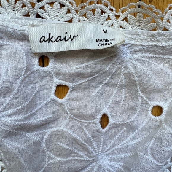 White lace crop long sleeve - Picture 4 of 5